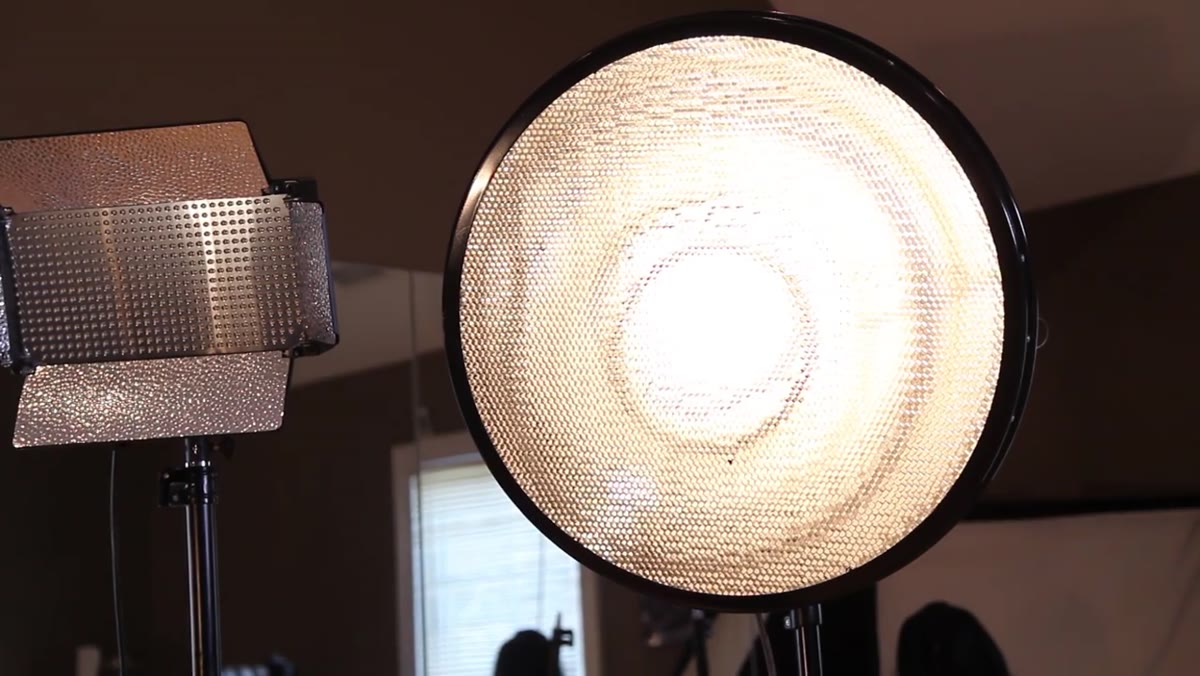 Beauty dish with grid mounted on strobe