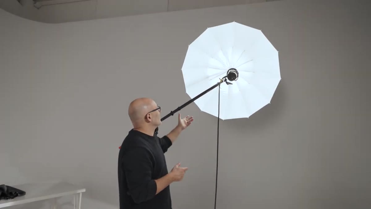 Presenter comparing pricing of deep focus umbrella to standard silver umbrella