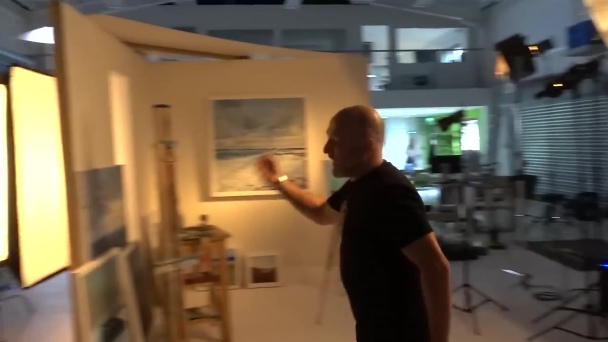 Edge light on model and foreground element with Fresnel