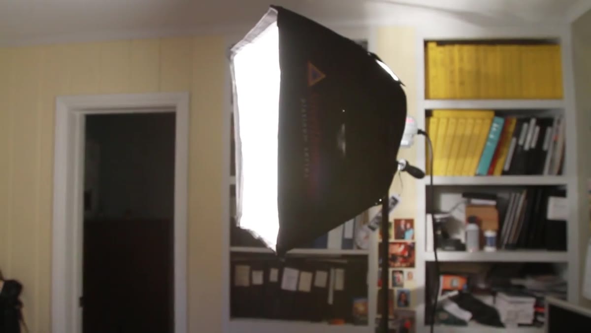 500W softbox inside room illuminating golf clubs