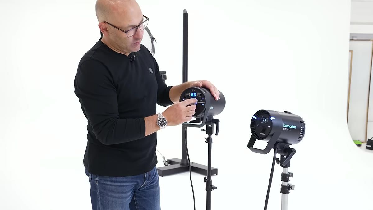 Studio flash power display showing f-stop increments