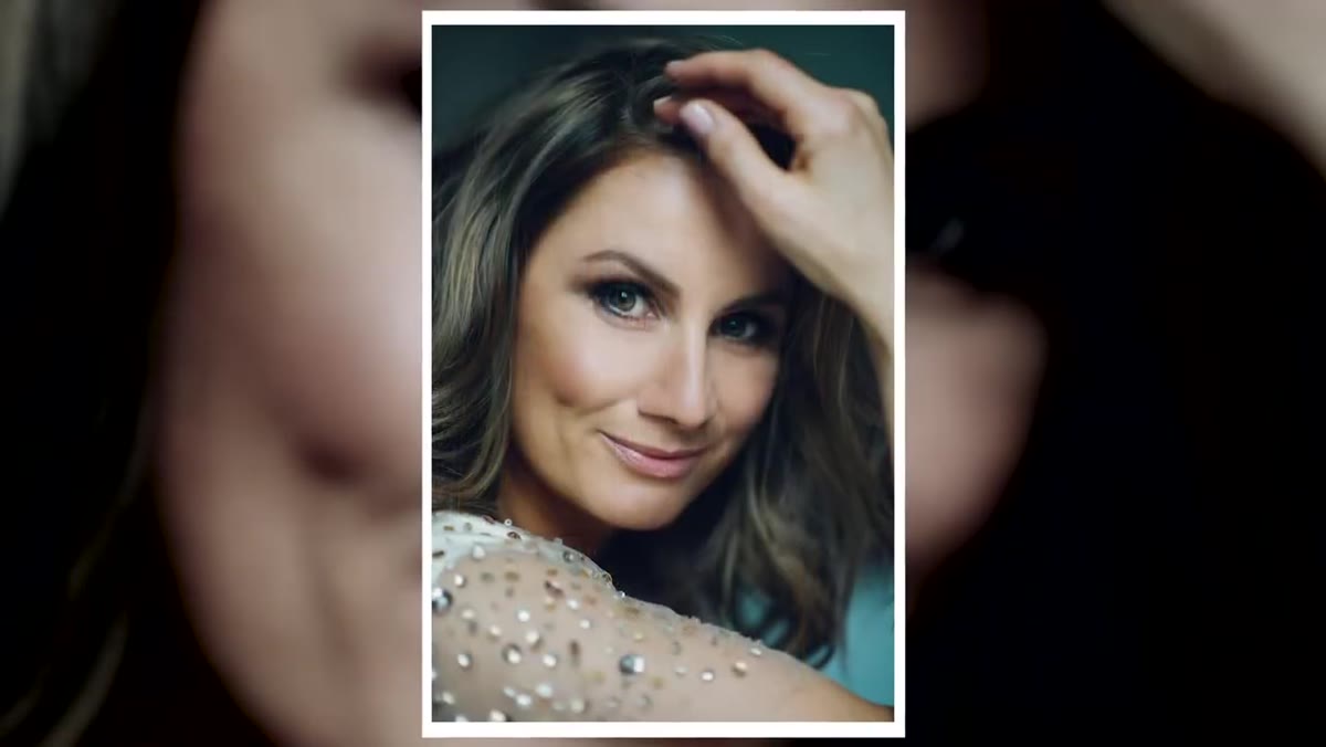 Lenka describes paying for her own portrait session as a turning point